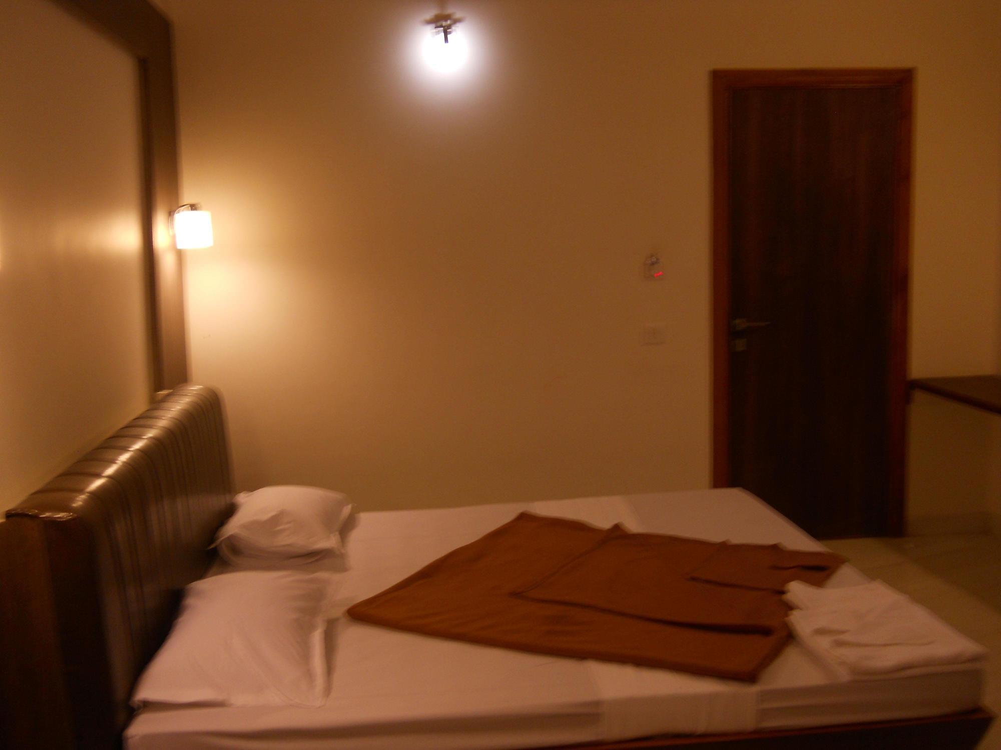 Hotel Grand 3D Bhuj Exterior foto